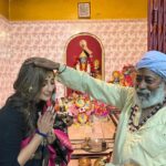 Sayantika Banerjee Instagram - ১/১২/২৩-ছাতনা বিধানসভায় মধ্যযুগের বাংলা সাহিত্যের নক্ষত্র কবি বড়ু চণ্ডীদাস’এর সমাধি ক্ষেত্র,মর্মর মূর্তি এবং সংগ্রহশালা ঘুরে দেখলাম,এবং কিছু সময় কাটালাম। এরপর,শুশুনিয়া’তে বাংলা সড়ক যোজনার অনুদান মূল্যে হওয়া রাস্তার উদ্বোধন করলাম।মাননীয়া মুখ্যমন্ত্রীর অনুপ্রেরণায় এবং বাঁকুড়ার ডি এম স্যার জেলা পরিষদ এবং ছাতনা পঞ্চায়েত সমিতির সহায়তায় কাজাটরর শুভারম্ভ হল। #pasheachibankura Susunia Hill