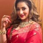 Sayantika Banerjee Instagram - 26.12.23- As SHOWSTOPPER for BALUCHARI FASHION SHOW @BISHNUPUR MELA23 #pasheachibankura #bankura -SAREE - BALUCHARI FROM BISHNUPUR -STYLING - @sandip_jaiswal ACCESSORIES- @illuminate_shine_everyday MAKEUP- @amyra41222 HAIR- @arup9099 Team SB - @am.it4259 @goutambhowmik12
