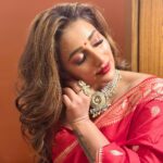 Sayantika Banerjee Instagram - 26.12.23- As SHOWSTOPPER for BALUCHARI FASHION SHOW @BISHNUPUR MELA23 #pasheachibankura #bankura -SAREE - BALUCHARI FROM BISHNUPUR -STYLING - @sandip_jaiswal ACCESSORIES- @illuminate_shine_everyday MAKEUP- @amyra41222 HAIR- @arup9099 Team SB - @am.it4259 @goutambhowmik12