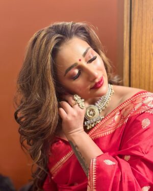 Sayantika Banerjee Instagram - 26.12.23- As SHOWSTOPPER for BALUCHARI FASHION SHOW @BISHNUPUR MELA23 
#pasheachibankura 
#bankura 
-SAREE - BALUCHARI FROM BISHNUPUR 
-STYLING - @sandip_jaiswal 
ACCESSORIES- @illuminate_shine_everyday 
MAKEUP- @amyra41222 
HAIR- @arup9099 
Team SB - @am.it4259 @goutambhowmik12