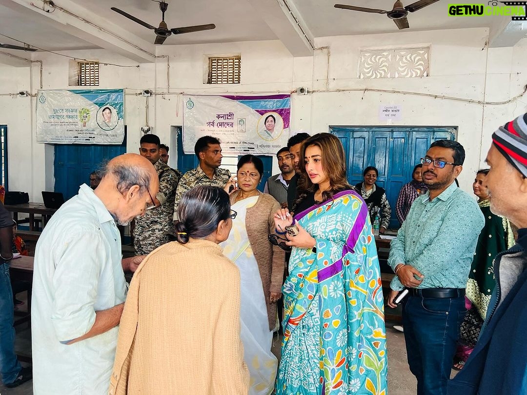 Sayantika Banerjee Instagram - ১৫/১২/২৩- বাঁকুড়া- মাননীয়া মুখ্যমন্ত্রী মমতা বন্দ্যোপাধ্যায়ের দৃষ্টান্ত সৃষ্টিকারী জনকল্যাণমূলক প্রকল্প জনগণের দরকার তাই দুয়ারে সরকার #pasheachibankura Bankura