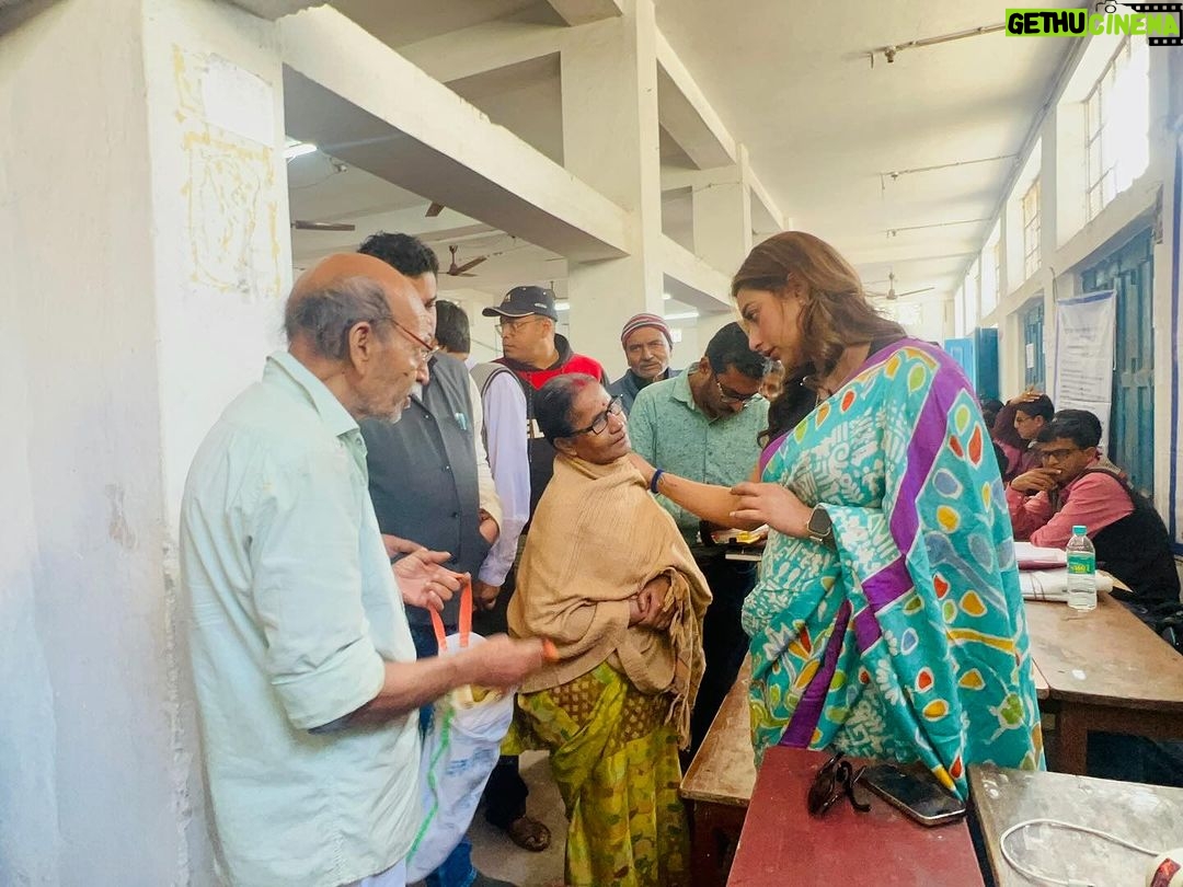 Sayantika Banerjee Instagram - ১৫/১২/২৩- বাঁকুড়া- মাননীয়া মুখ্যমন্ত্রী মমতা বন্দ্যোপাধ্যায়ের দৃষ্টান্ত সৃষ্টিকারী জনকল্যাণমূলক প্রকল্প জনগণের দরকার তাই দুয়ারে সরকার #pasheachibankura Bankura