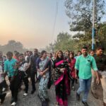 Sayantika Banerjee Instagram - ১/১২/২৩-ছাতনা বিধানসভায় মধ্যযুগের বাংলা সাহিত্যের নক্ষত্র কবি বড়ু চণ্ডীদাস’এর সমাধি ক্ষেত্র,মর্মর মূর্তি এবং সংগ্রহশালা ঘুরে দেখলাম,এবং কিছু সময় কাটালাম। এরপর,শুশুনিয়া’তে বাংলা সড়ক যোজনার অনুদান মূল্যে হওয়া রাস্তার উদ্বোধন করলাম।মাননীয়া মুখ্যমন্ত্রীর অনুপ্রেরণায় এবং বাঁকুড়ার ডি এম স্যার জেলা পরিষদ এবং ছাতনা পঞ্চায়েত সমিতির সহায়তায় কাজাটরর শুভারম্ভ হল। #pasheachibankura Susunia Hill