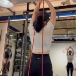 Sayuri Fujita Instagram - 오늘 팔뚝 운동! 💪🏽🔥I am working on my biceps today🔥今日は二の腕の運動。腕になかなか筋肉つかない。🔥