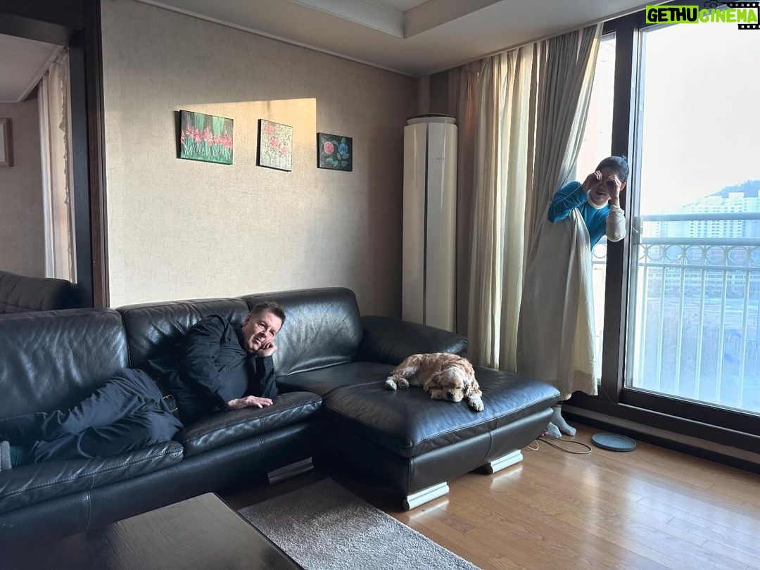 Sayuri Fujita Instagram - 할리뽕을 항상 지켜보고있다. i’m always keeping an eye on Robert Holley. ハーリーさんをいつでも監視してる🫡#수상하면바로112