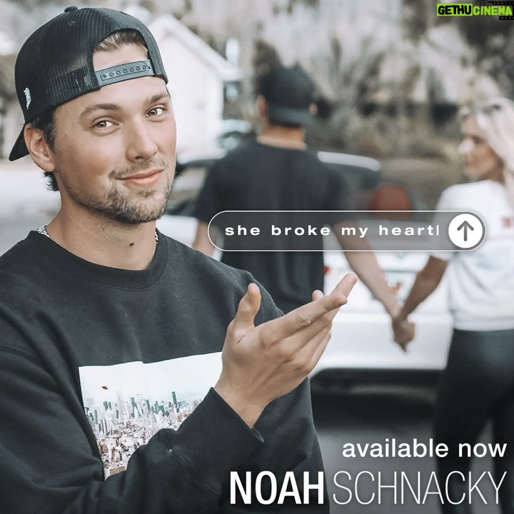 Scott Borchetta Instagram - We have an incredible artist on our hands with @noahschnacky who truly writes from the heart!! His latest release, the VERY catchy #SheBrokeMyHeart, is on REPEAT! 🙌💔 link in bio to listen. #noahschnacky #newmusic
