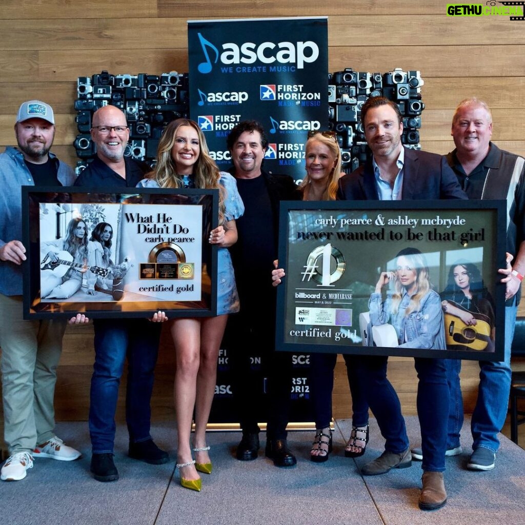 Scott Borchetta Instagram - I couldn’t be any more proud of the path to superstardom that @carlypearce is on. 💫No one works harder than our reigning CMA Female Vocalist of the Year + ACM Female Artist of the Year. No one. Congratulations, Carly!!! 👏
