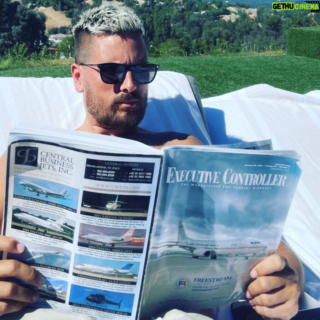 Scott Disick Instagram - G5 or Global? That is the question. 🛩