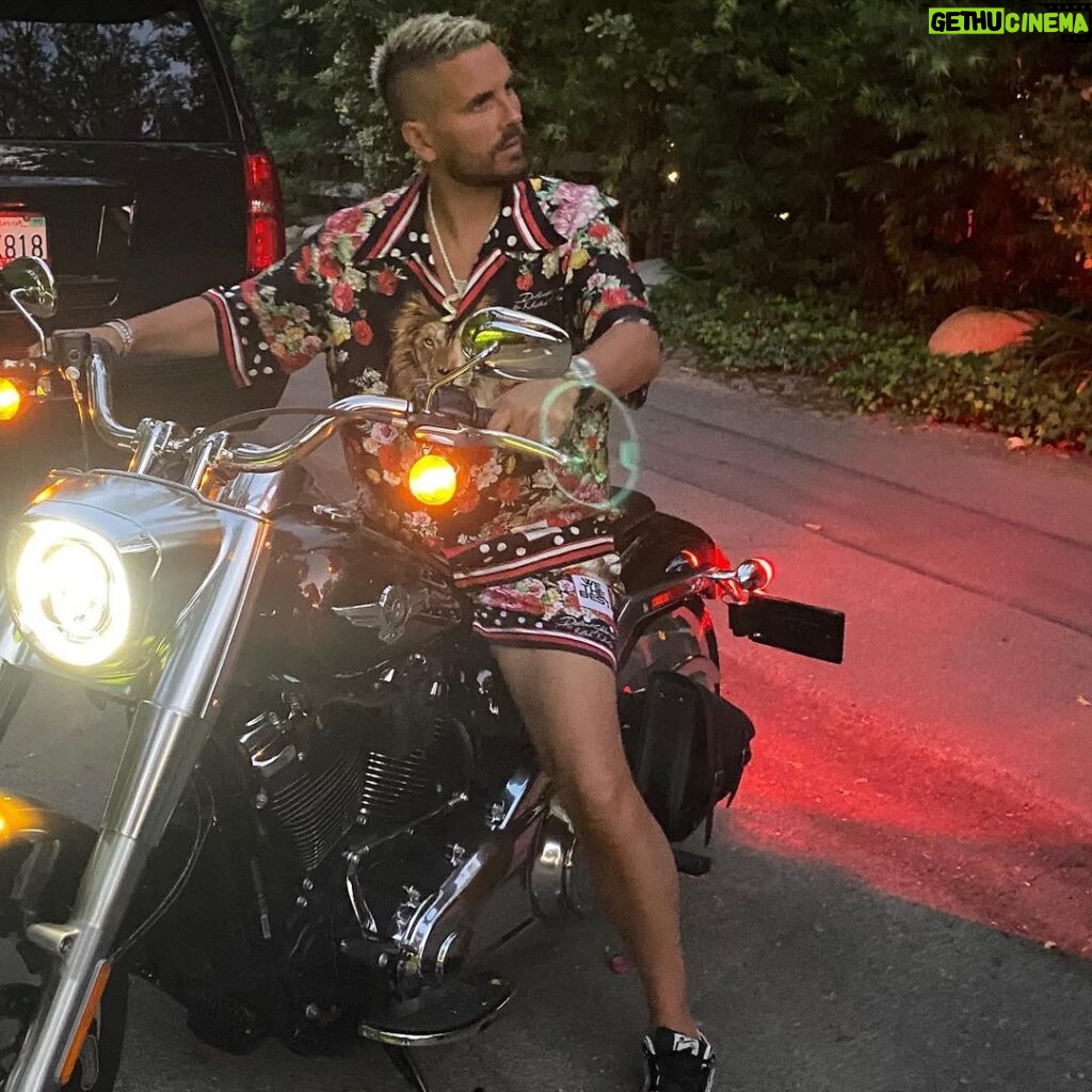 Scott Disick Instagram - Check out my hog