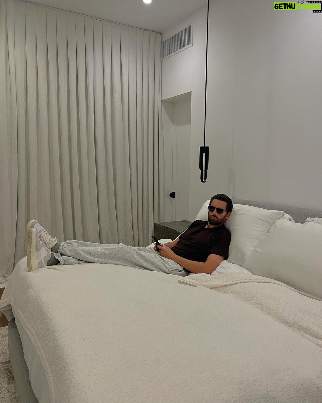 Scott Disick Instagram - bedtime w @casper