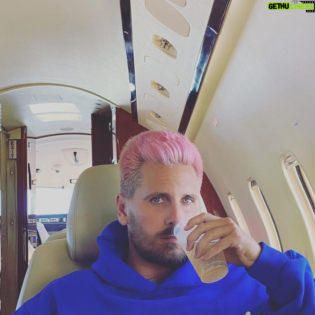 Scott Disick Instagram - Nothing like a fresh ginger ale on the way home with the new @flyprvt app that makes travel so much easier and safer. Check out the new app and see for yourself