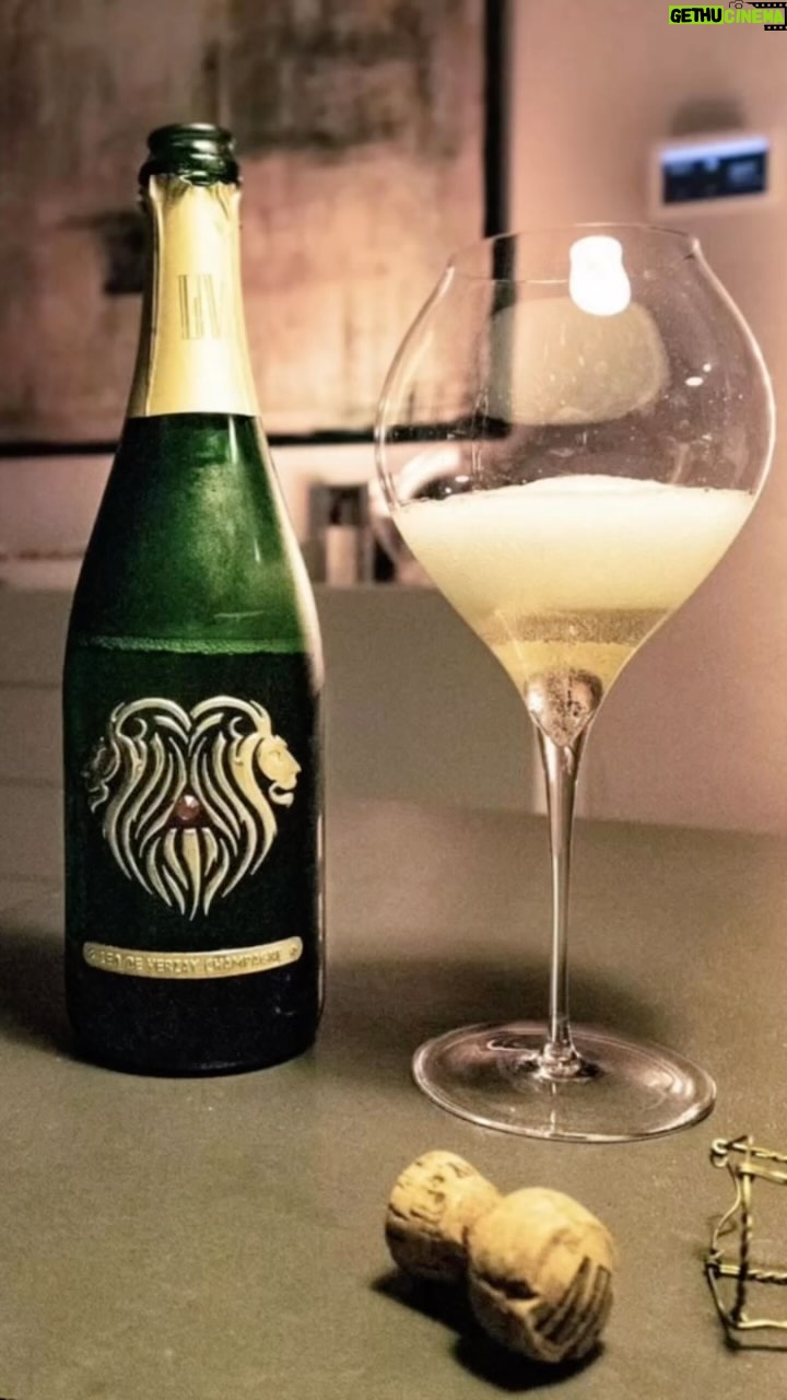 Scott Disick Instagram - Celebrate St. Patrick’s Day in style with Leo De Verzay Champagne! 🍾🍀 For a limited time, use code “LUCKY” to enjoy 17% off your purchase of our luxurious champagne. Raise a glass and cheers to the luck of the Irish with our crisp and refreshing bubbles. Don’t miss out on this exclusive offer - order now and make your St. Patrick’s Day celebration one to remember! 🥂 #LeoDeVerzay #Champagne #StPatricksDay #luckoftheirish