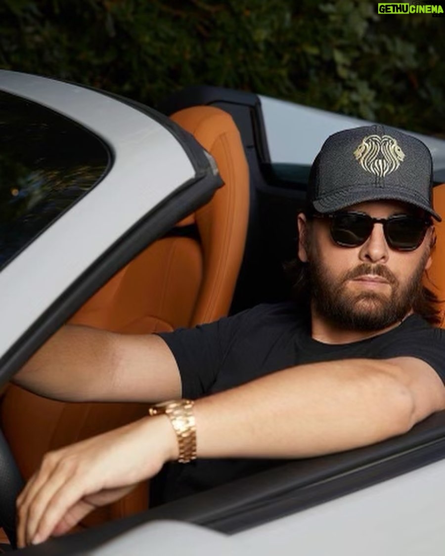 Scott Disick Instagram - Happy Holidays! Today is the LAST DAY to get free shipping in time for New Years Eve on our exclusive @leodeverzay cuvées. Link in Bio! 🍾🎉