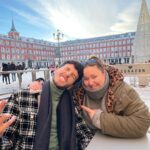 Sebastián Yatra Instagram – Amiguita, me duele el corazón verte partir, saber que llevábamos tiempo ya sin vernos, en cada paso por Madrid hablando de cuándo nos juntábamos de nuevo a tomarnos un café, y el trabajo y los compromisos lo seguían posponiendo, qué rabía no haber sacado una hora, porque una hora de risas contigo daba felicidad mucho tiempo, me enseñaste cosas que no puedo compartir aquí jajaja, y el amor que siento por ti ha sido muy real, te extrañaré, pero te llevaré tatuada en el alma (y no como los tatuajes falsos que nos hacíamos en la serie), el cielo o donde sea que vayamos se acaba de ganar un tesorito con un corazón que se hará sentir. 

Te quiero, ojalá no sea un para siempre esta despedida ❤️‍🩹✨🙏🏻 @itziarcastro Plaza Mayor De Madrid
