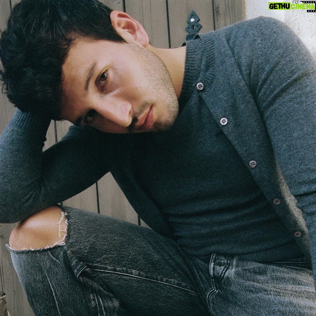 Sebastián Yatra Instagram - Hice la portada de @gq USA (SIN BARBA) 😳👦🏻🇺🇸 gracias a todo el equipo el equipo por estas fotos y entrevista tan honesta 🥹🫶🏻✨🙏🏻 thank you to the whole team for these pictures and honest interview 🩵🩵🩵🩵 LOVE YOU!!! Written by @nomizeichner Photography by @julianbpp Styled by @branduh Grooming by @iamemilydawn using Oribe Haircare and Chanel Beauty Tailoring by Yelena Travkina Los Angeles