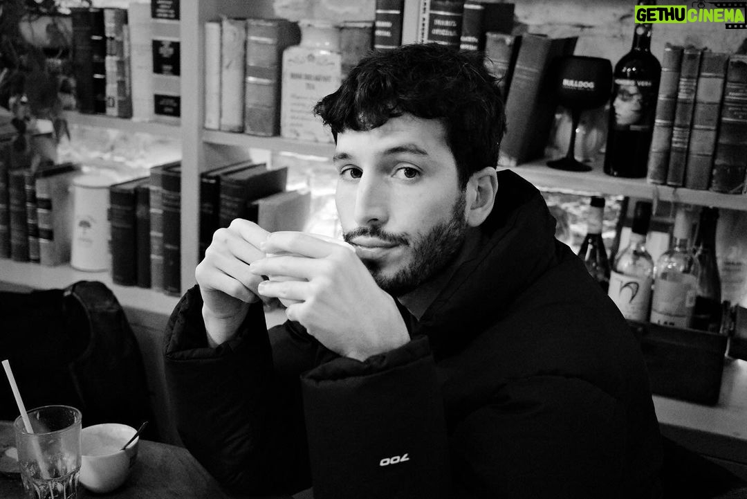 Sebastián Yatra Instagram - unos retratos de hoy 🪅 Ciudad De México