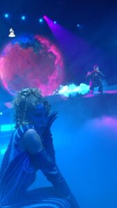 Sebastián Yatra Instagram - EnErgÍA bAcAnA Y vAgAbUndO - @latingrammys 💛⚡️💙🪐✨🌝 desde qué país los estuvieron viendooooo ???? 👇🏻👇🏻👇🏻 (inserta bandera) thanks to the insane dancers who were with me on stageee what a beautiful energy 💙✨💙✨💙🌝🫶🏻 Sevilla, España