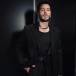 Sebastián Yatra Instagram - Mucho amor en Latin Grammys 🤍🖤🎼 Sevilla, España