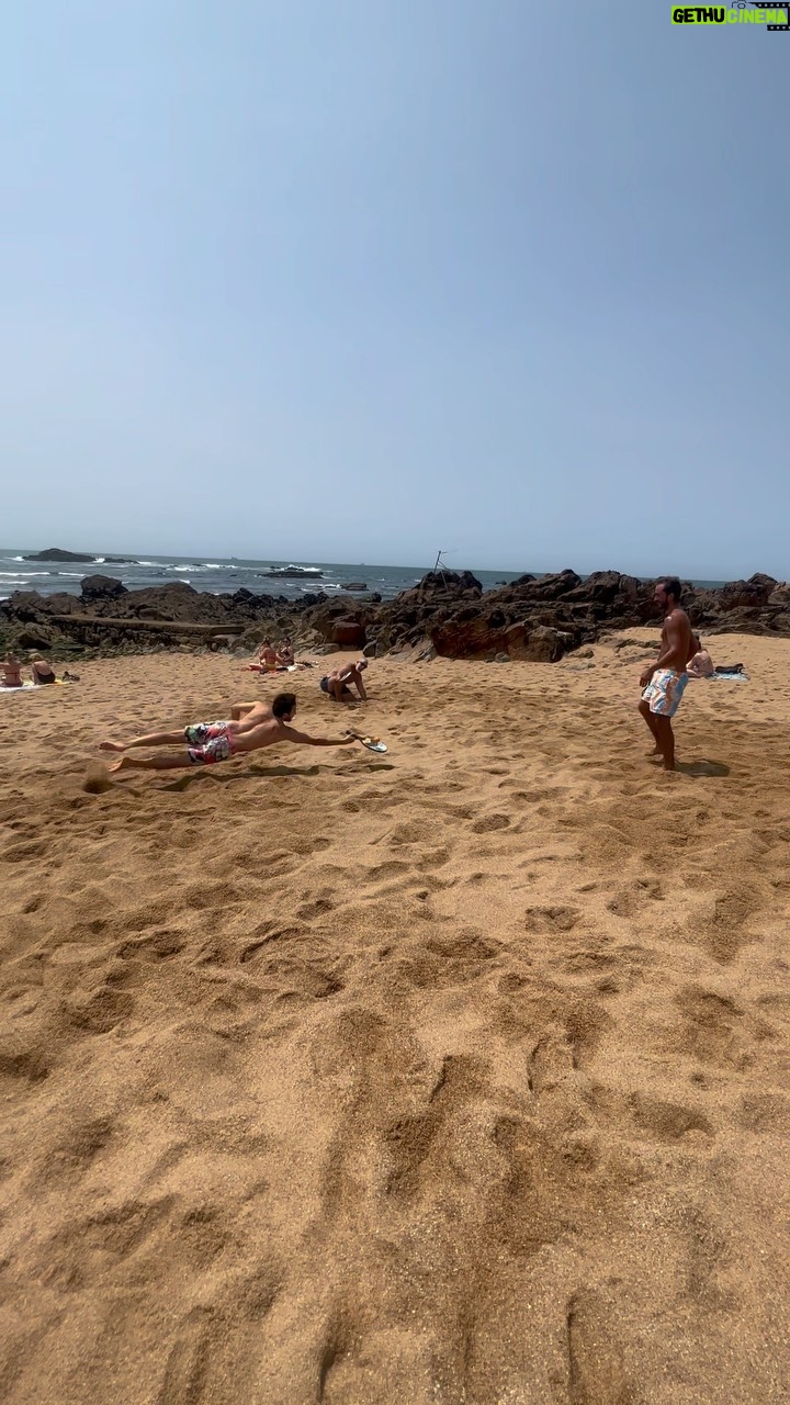 Sebastián Yatra Instagram - Quién juega mejor de los tres??? 🤔🏓🏝️☀️ Porto, Portugal