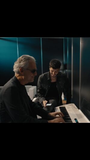 Sebastián Yatra Instagram - SI NO HUBIERA GRABADO ESTE MOMENTO, NADIE ME LO CREERÍA 🥹🎼 @andreabocelliofficial , @sebastianyatra - Bésame Mucho