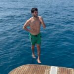 Sebastián Yatra Instagram - Un poquito de sol antes del último show del verano 🐠⛰️ Calella de Palafrugell