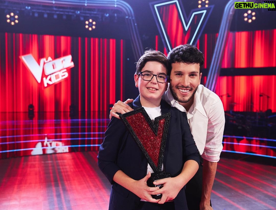 Sebastián Yatra Instagram - 2018 vs 2023 🔥🫶🏻✨ @lavozkids @lavozkidscolombia 🏆🏆🙏🏻 Madrid, Spain