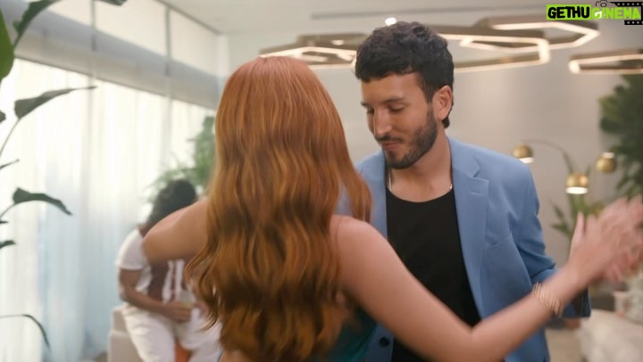 Sebastián Yatra Instagram - Ya sabes que DIRECTV ÓPTIMO Más delivers unmatched entertainment experience without compromise? 🔥📺 Ve ahora mismo a www.directv.com/Spanish y disfruta todo el contenido que sólo @DIRECTV tiene para ti 🩵STOP COMPROMISING. START WATCHING MÁS WITH ÓPTIMO MÁS. 👀 #Ad