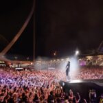 Sebastián Yatra Instagram - Ayer la cantamos así en Valencia, pero #Vagabundo ya es de ustedes!!! YA VAN MÁS DE 160K VIDEOS SUBIDOS 🥲🏝️🔥🍹🦦⛵️🌈👙🩳☀️🌅🫶🏻🙏🏻✨ Valencia, España