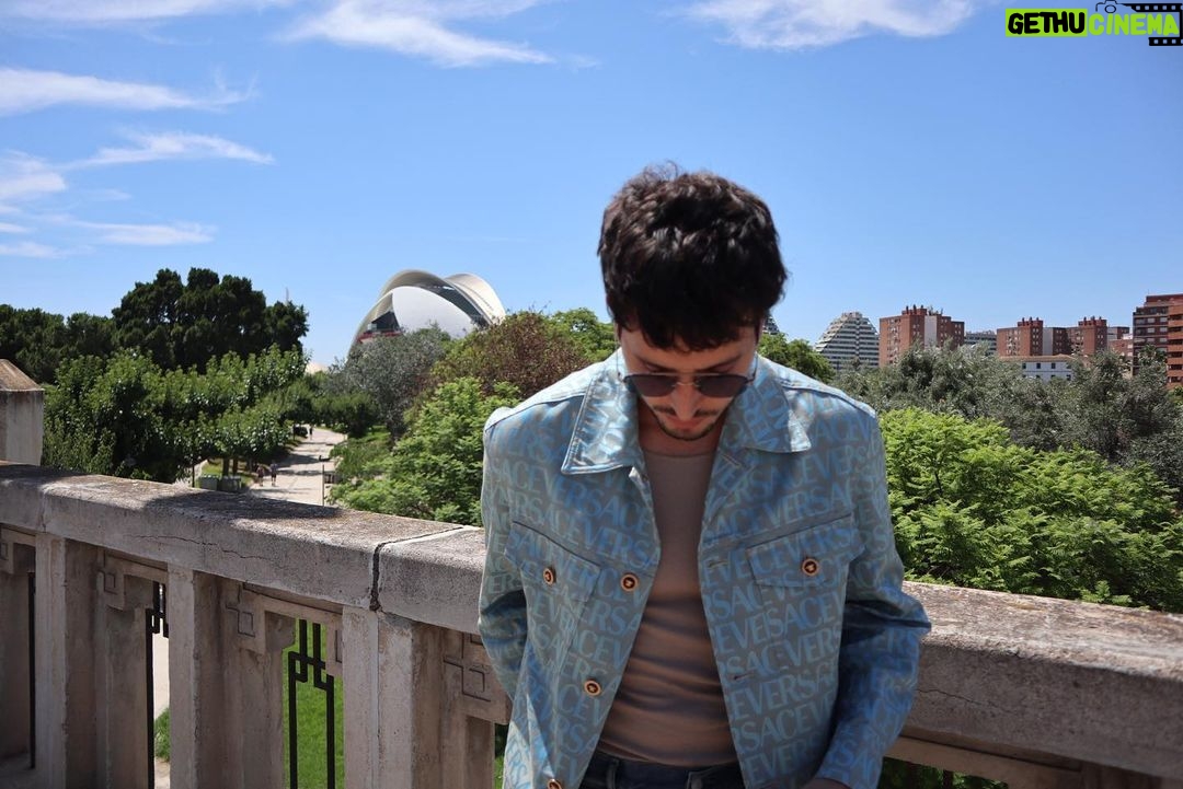 Sebastián Yatra Instagram - GiraAA por España y Portugal 🇪🇸🚄🇵🇹 empieza hoy!!! 🔥🎤 (la penúltima foto es increíble) julio 1 - Big Sound (Valencia) julio 2 - CMF (Chiclana) julio 3 - @langlangpiano Auditorio Nacional (Madrid) julio 5 - Starlite (Marbella) julio 7 - Granca Live Fest (Gran Canaria) julio 9 - Festival Comida Continente (Oporto, Portugal) julio 11 - Les Nits (Barcelona) julio 14 - Festival Portamérica (Pontevedra) julio 16 - Cap Roig Festival (Calella de Palafrugell) Restaurante Casa Carmela, Valencia