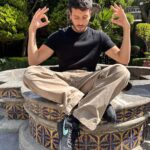 Sebastián Yatra Instagram - Si llegamos a 50k comentarios en este post les subo la versión acústica de #EnergíaBacana que acabamos de grabarrrr ✨✨✨🎶💛💛🌞🌼🌼⚡️🥹☀️🛵🔥🔥 Ciudad De México