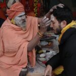 Sebastián Yatra Instagram - और इस फिल्म में अच्छा वह नहीं है जो प्रार्थना करता है बुरा आदमी हमेशा शुरुआत नहीं करता हर कोई कहता है कि वे सही हैं लेकिन मुझे विश्वास है तूफ़ान आया तो शांति है आज शांति महसूस न भी हो तो भी शांति है और यद्यपि कष्ट सहने के कारण भी हैं जब आप यहां होते हैं तभी वे चले जाते हैं Varanasi, India