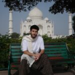 Sebastián Yatra Instagram - और इस फिल्म में अच्छा वह नहीं है जो प्रार्थना करता है बुरा आदमी हमेशा शुरुआत नहीं करता हर कोई कहता है कि वे सही हैं लेकिन मुझे विश्वास है तूफ़ान आया तो शांति है आज शांति महसूस न भी हो तो भी शांति है और यद्यपि कष्ट सहने के कारण भी हैं जब आप यहां होते हैं तभी वे चले जाते हैं Varanasi, India
