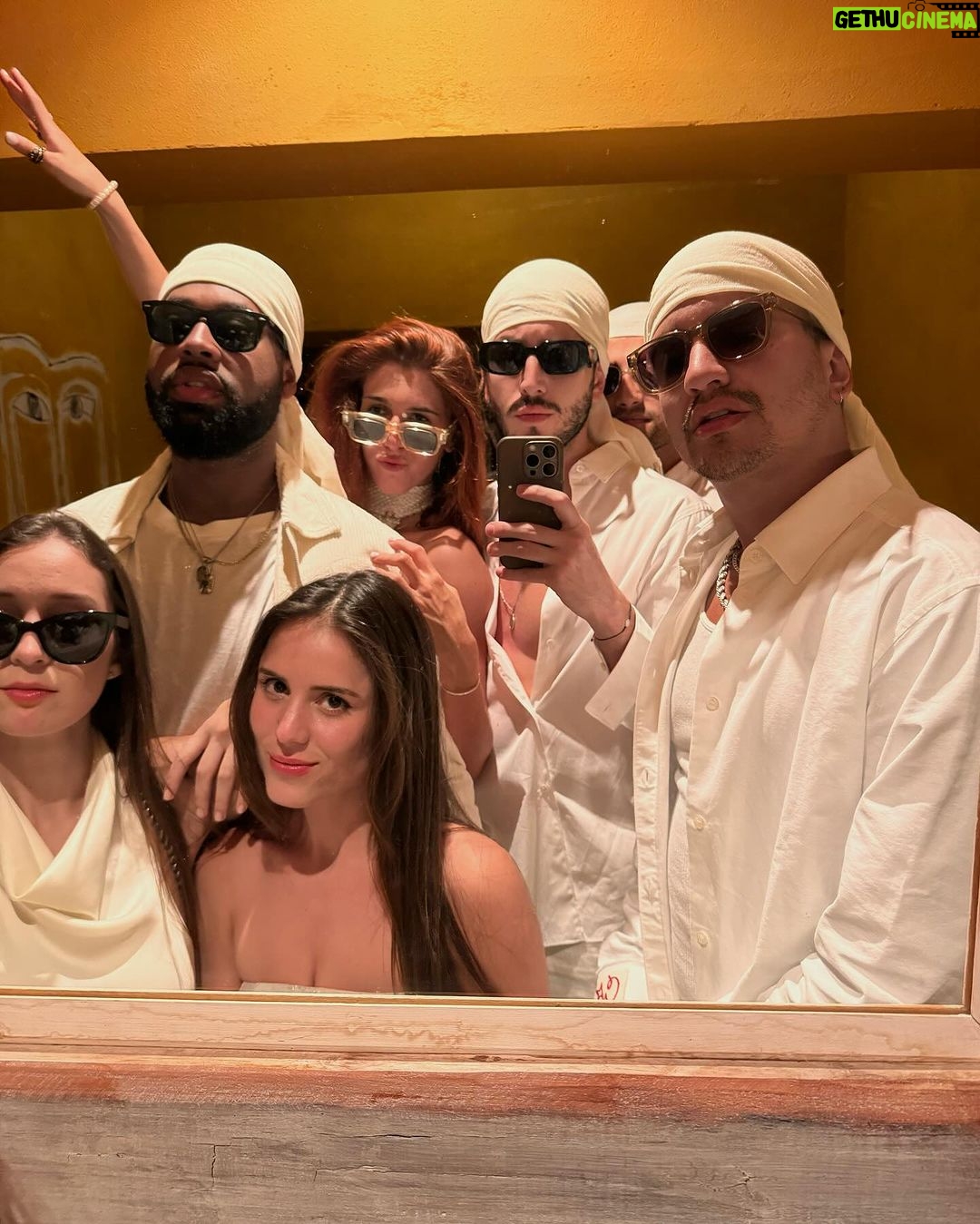Sebastián Yatra Instagram - primera del 24 🪽 Punta del Este