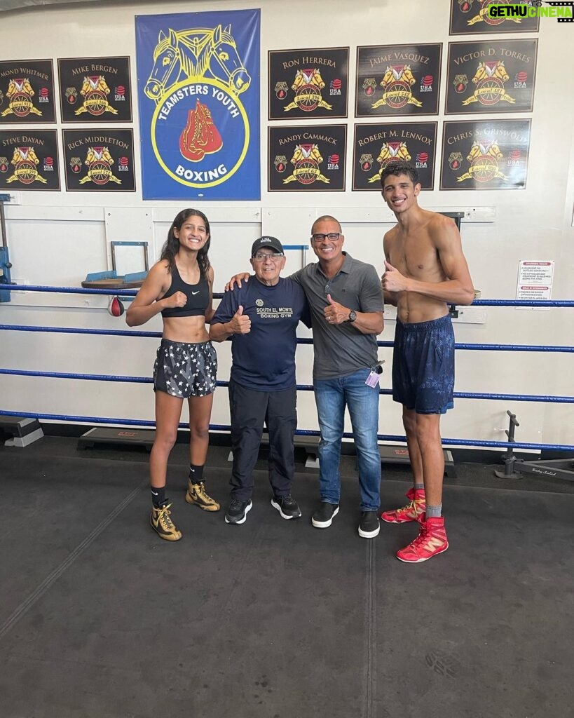 Sebastian Fundora Instagram - Thank you @showtimeboxing for coming by and working with us again. Always a pleasure 🔥👊🏽 #fundorasquad #oct8th #dignityhealthsportspark South El Monte, California