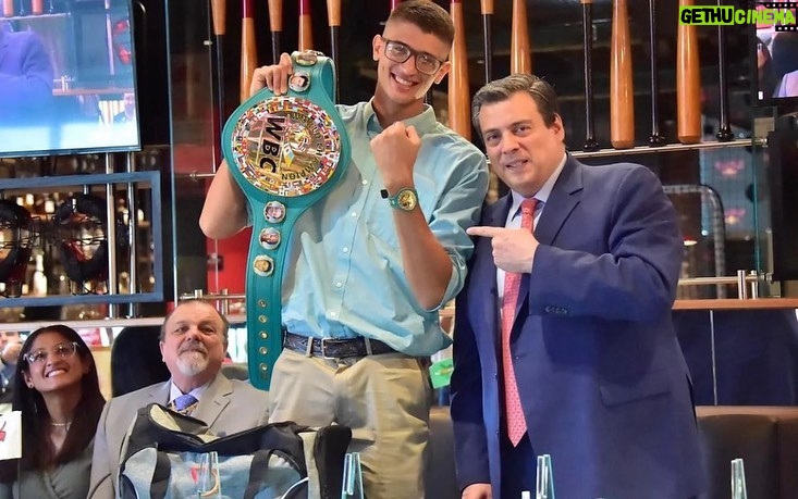 Sebastian Fundora Instagram - I want to Thank again @wbcmoro and everyone else for welcoming my team and I to the WBC family. It was an honor being a guest there today at WBC’s “Martes de Cafe” . This year has been an incredible one, and we’re not even half way done. Sky’s the limit!! #thetoweringinferno #wbcboxing #mexicocity Mexico City, Mexico