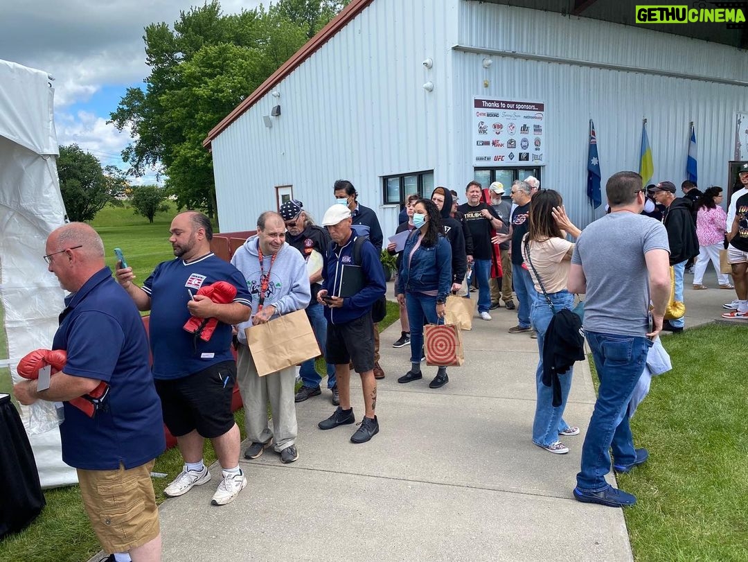 Sebastian Fundora Instagram - Very nice to meet some fans here at the Boxing Hall Of Fame today. Enjoying the moment 🤩🤩 International Boxing Hall of Fame