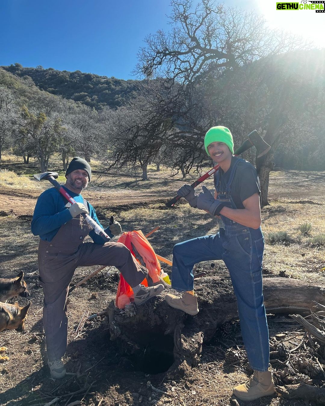 Sebastian Fundora Instagram - Chop your own wood, and it’ll warm you twice 🪵🪓 #fundorasquad