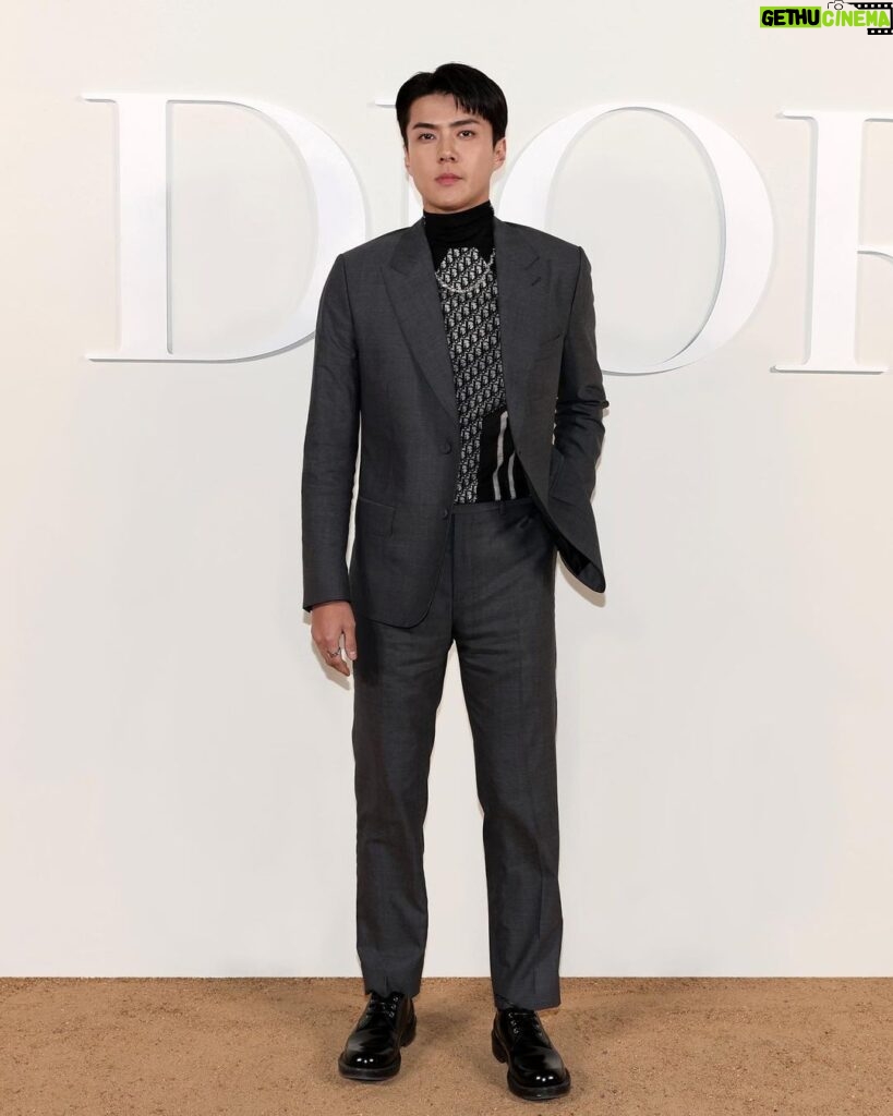 Sehun Instagram - Looking exceptionally dapper in the desert, @OohSehun, Dior ambassador in Korea, joined the ranks of #StarsinDior attending the recently-ended #DiorMenFall 2023 by @MrKimJones nighttime show at the Giza pyramid complex, Egypt. The Pyramids of Giza