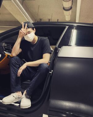 Sehun Instagram - DIOR BY BIRKENSTOCK
@Dior @MrKimJones
@광고
#DiorBirkenstock #DiorWinter22