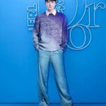 Sehun Instagram - The #DiorSpring23 show by @MrKimJones is about to start, and House ambassador @OohSehun is tuning in remotely, wearing a textured sweater and pastel trousers exclusively from the capsule collection, inspired by California and guest designed by @ERL__________. Stay tuned for the show, which is about to begin on Venice Beach!  #DiorERL © Photo: @Zyobb