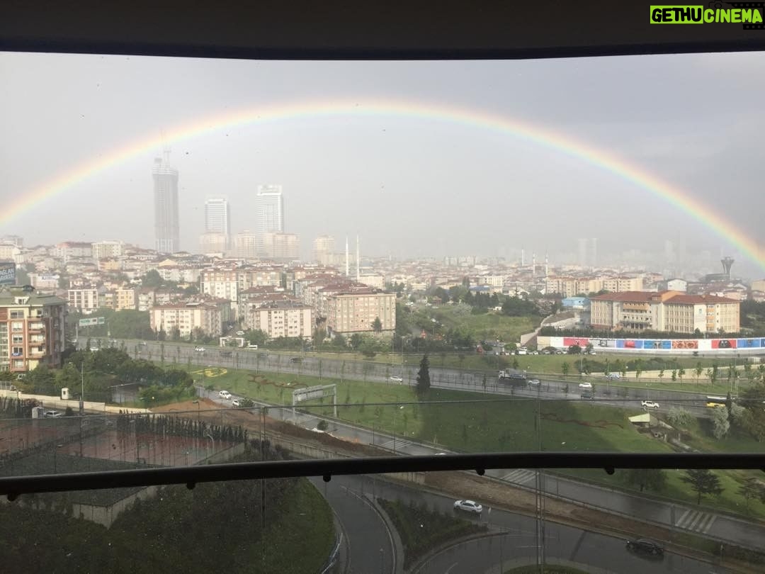 Selçuk Aydemir Instagram - Höhhhh. Gel de çalış :)