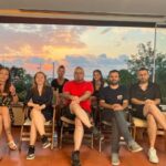 Selçuk Aydemir Instagram – Geleneksel reji fotosu @vedatuyar_ @starklarinarya @ercaneyigun @gzmcnkrtrn @bestetezcan @runneus 

Güven Bana 27 Ocak 2023 de sinemalarda…