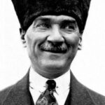 Selçuk Aydemir Instagram - Hep yanında taşınan sevgili vesikalığı hükmündedir. Bayramımız kutlu olsun.