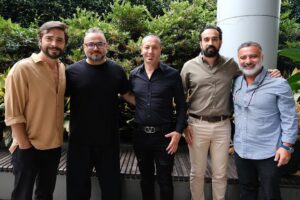 Selçuk Aydemir Instagram - “Efsane” pek yakında, pek kıymetli ustalarla… @serdargokhan_official @ahmtkural @mcengizbozkurt Ve pek kıymetli dostlarla: @aytacagdag @edizkentkuran.official Sinemalarda.