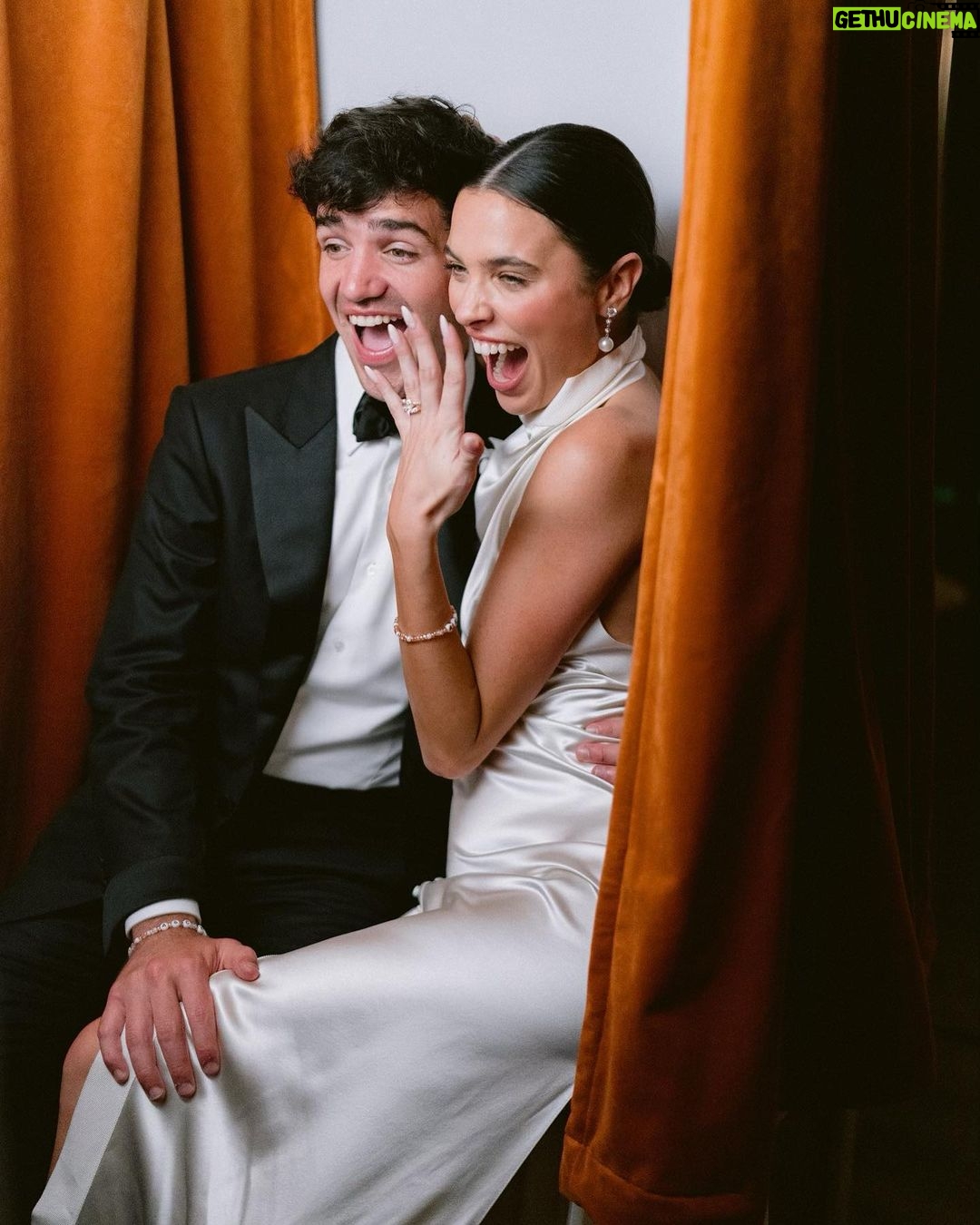 Selena Gomez Instagram - My chosen sister got to celebrate becoming mrs. Aaron Carpenter @connarfranklin @aaroncarpenter also thank you for having @rarebeauty : @josevilla
