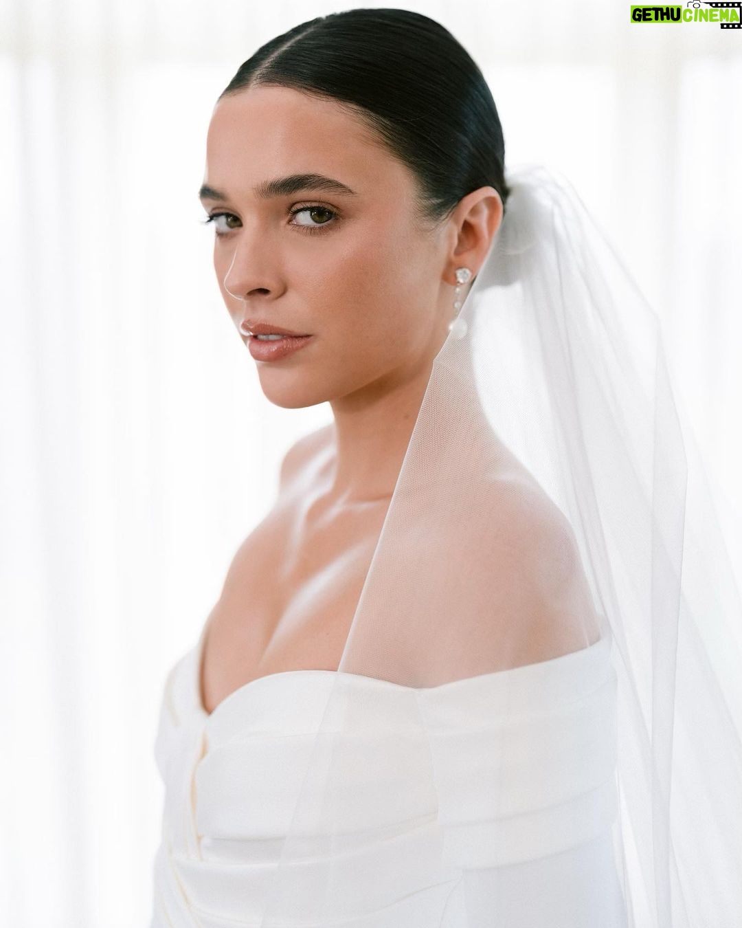 Selena Gomez Instagram - My chosen sister got to celebrate becoming mrs. Aaron Carpenter @connarfranklin @aaroncarpenter also thank you for having @rarebeauty : @josevilla