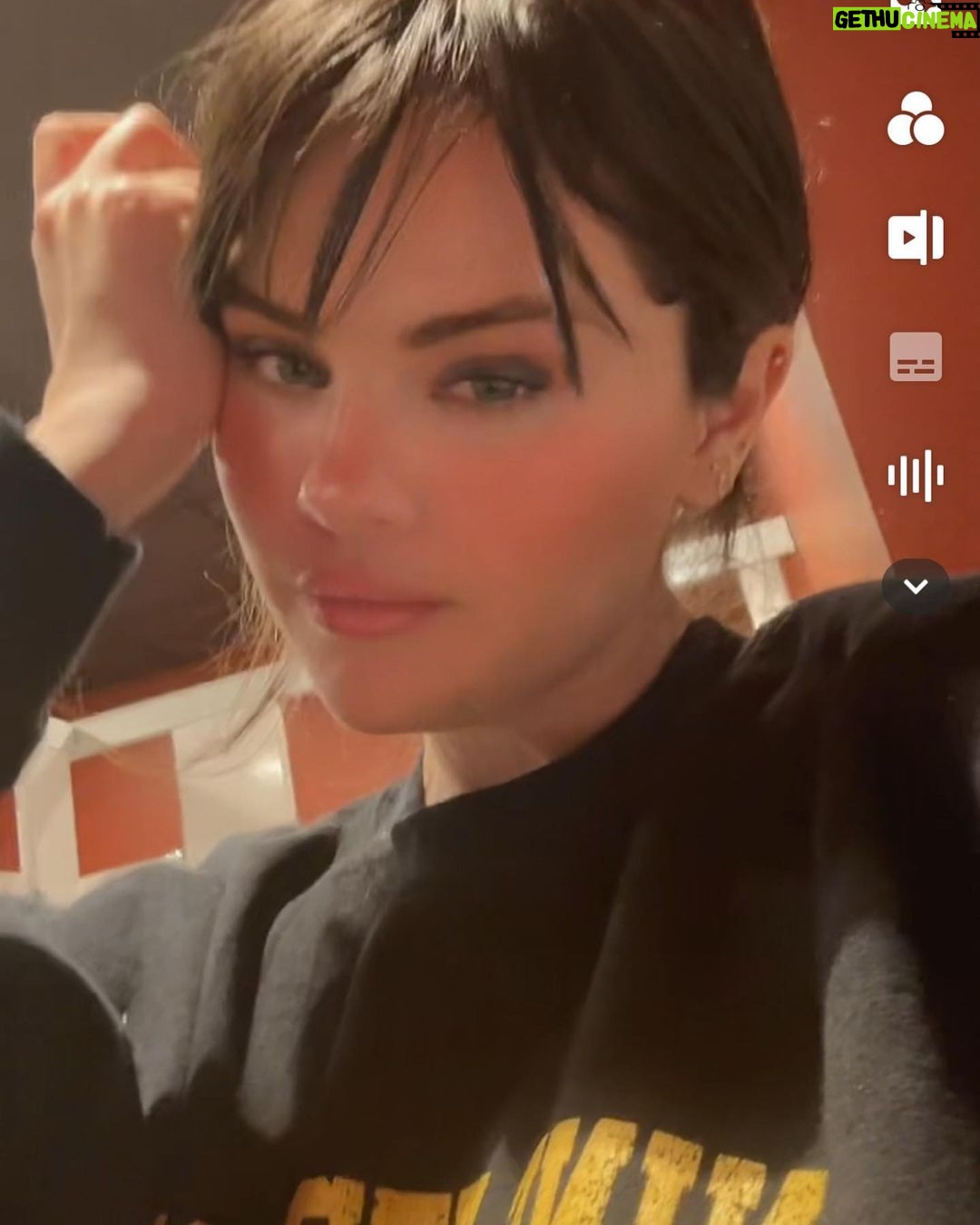 Selena Gomez Instagram - I let my phone pick my posts now