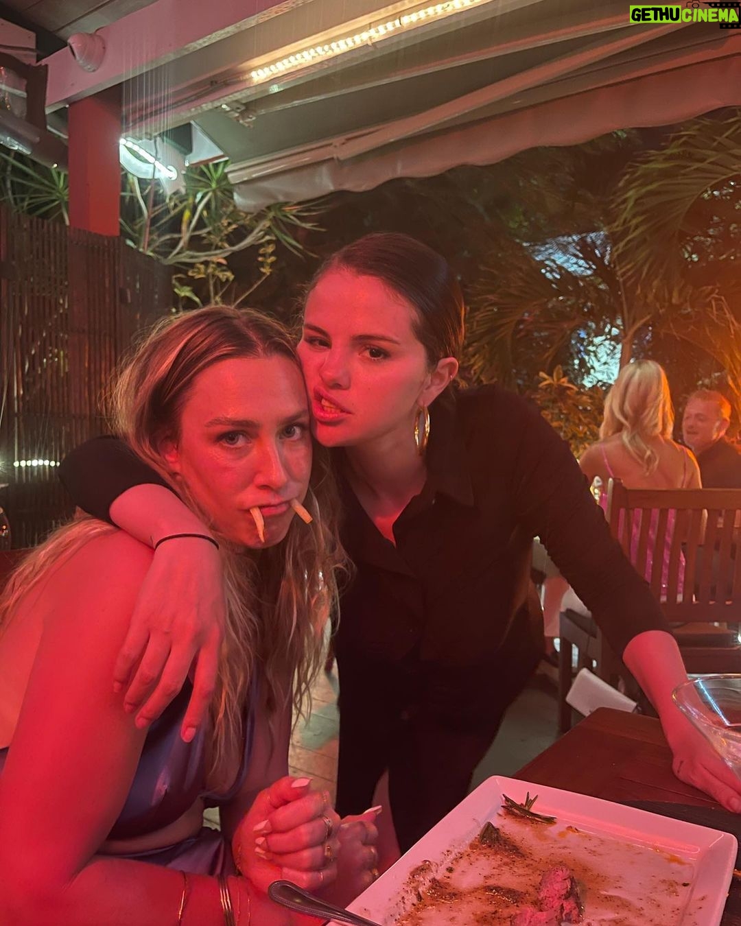 Selena Gomez Instagram - To the person who makes me laugh harder than anyone on this planet. My OG girl. Thas my best friend. Love you T #main #day1