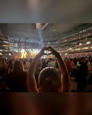 Selena Gomez Instagram - Thank you bestie for having me and my sissy transport into your mystical, euphoric and special world. Proud to know you! love you forever and always