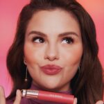 Selena Gomez Instagram - Meet my new @RareBeauty Soft Pinch Tinted Lip Oil. It’s not your traditional lip oil – it’s an innovative lip jelly that transforms into a lightweight oil giving your lips the perfect pinch of color and shine. I love how comfy it feels – it’s never sticky.     Available 3/30 at 12AM PT or shop it early only on the @Sephora app on 3/29 at 12AM PT.